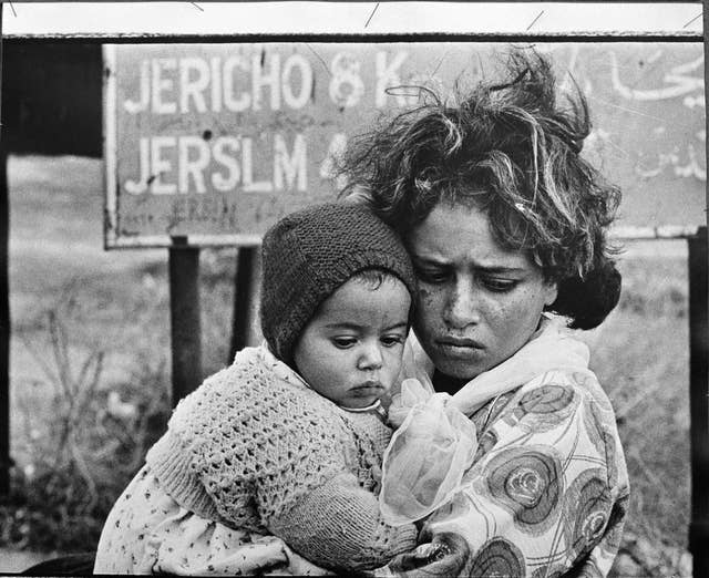 Palestinian refugees near Allenby Bridge, 1967